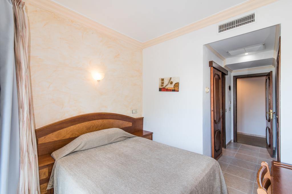 Hotel Baviera Cala Ratjada  Dış mekan fotoğraf